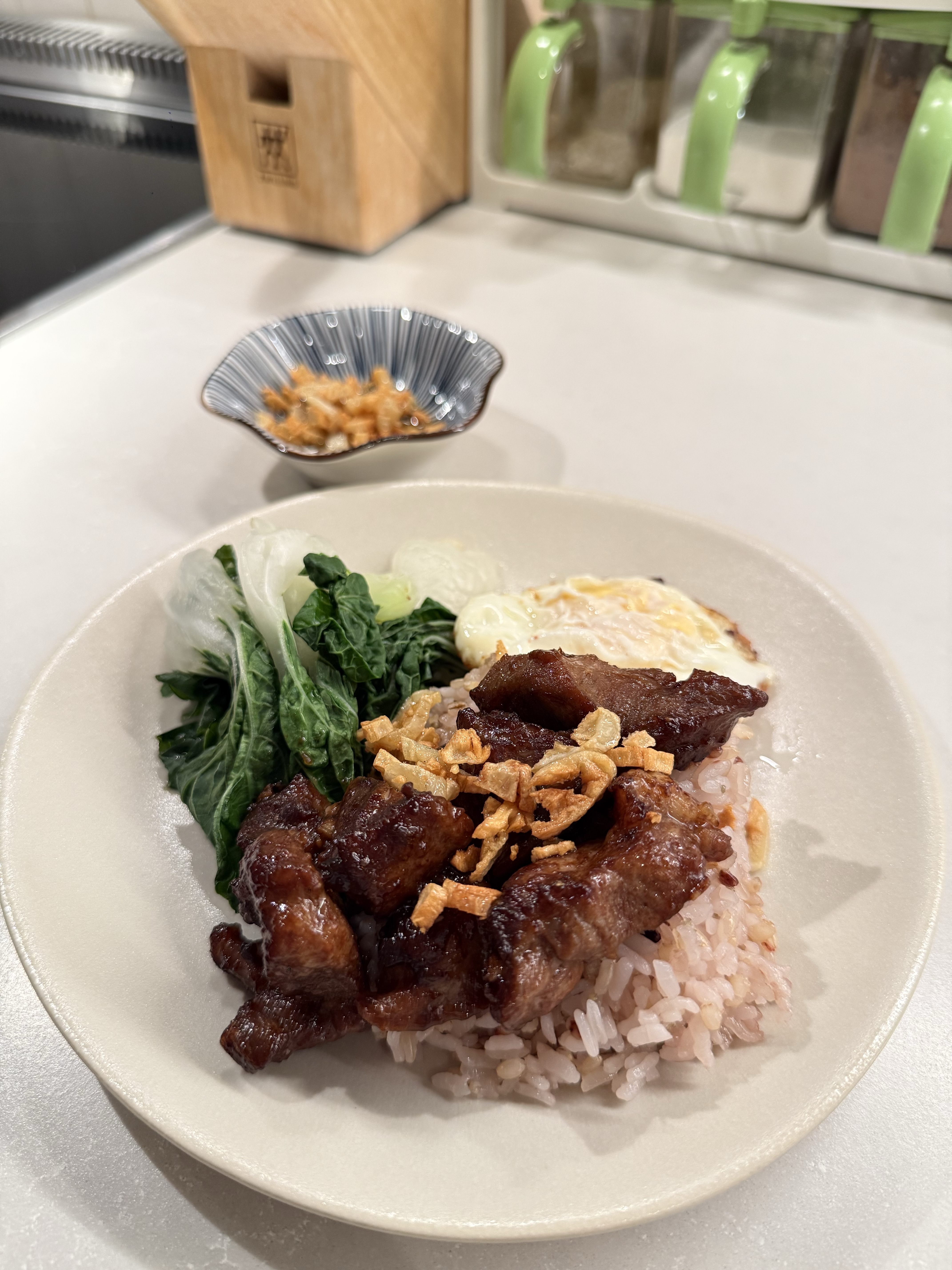 Garlic Black Pepper Pork (Moo Tod หมูทอด)